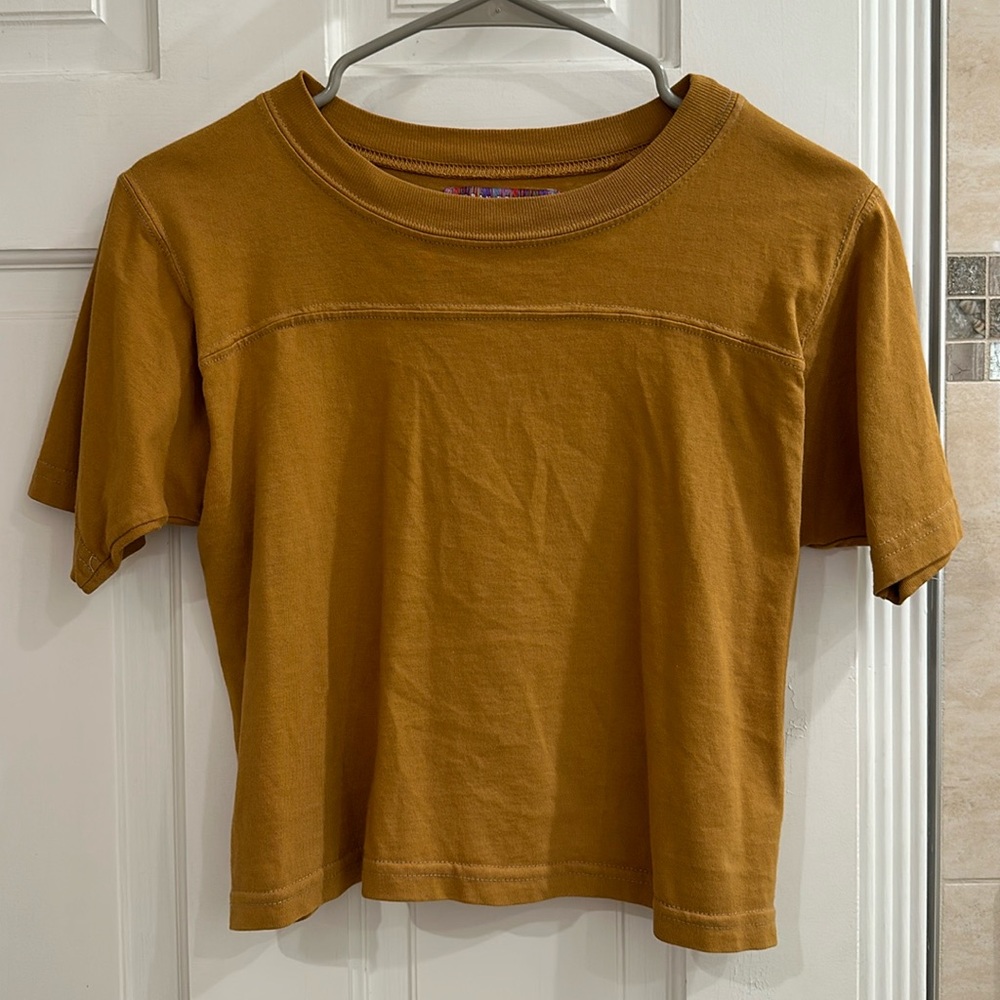 Yellow/Gold Cropped TShirt.